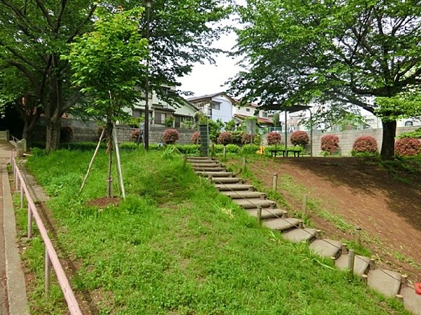 周辺環境:三保天神前公園(お寺近くにある落ち着いた雰囲気の公園で、滑り台やブランコなどの遊具あり。春は桜がキレイに咲きます。)
