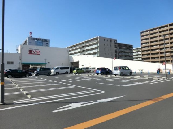 周辺環境:エイビイ新鶴見店(品揃え豊富で新鮮なお野菜も揃っています！お財布にも優しいスーパーです。駐車可能台数323台(無料)有)