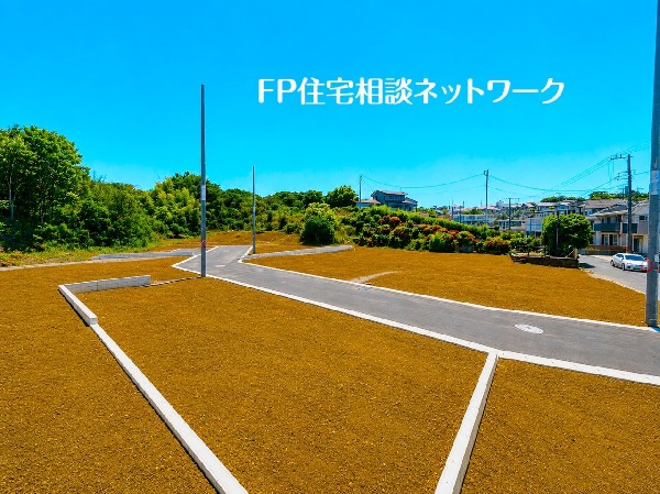 外観:家族の成長とともに永く穏やかに住み続けられる住まい。カースペース2台を確保し、快適な新生活を叶えます。