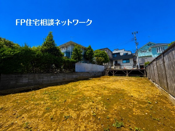 外観:落ち着きある住宅街、一種低層住居専用地域内に位置しています。日当りを大きく遮られることもありません。