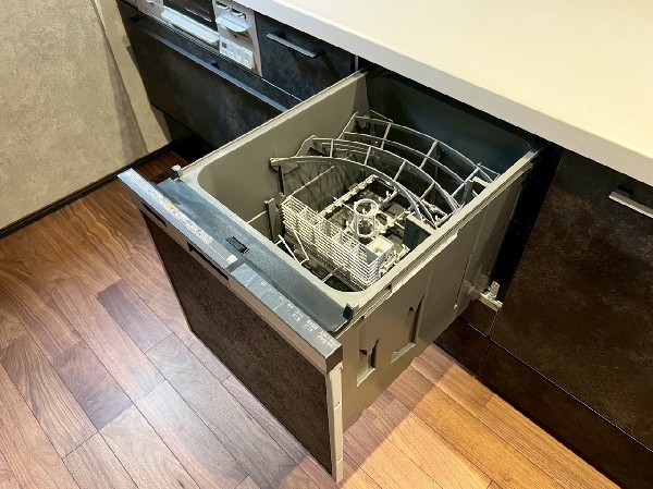 あったらいいなの代表的な設備である食洗機。ビルトイン型なので、おさまりもよく、使い勝手も良好です