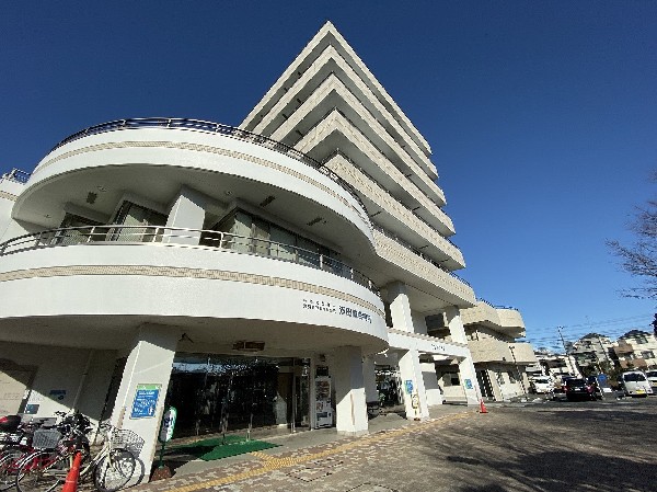 周辺環境:汐田総合病院(各種内科、外科を中心に小児科、婦人科等15科を診療する。医療、福祉、介護など総合的なサービスを提供。)