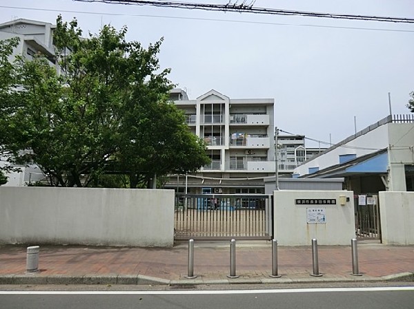 周辺環境:長津田保育園(長津田公園に隣接する保育園。一人ひとりをありのまま受け入れて、子どもの思いに寄り添ってくれる園です。)