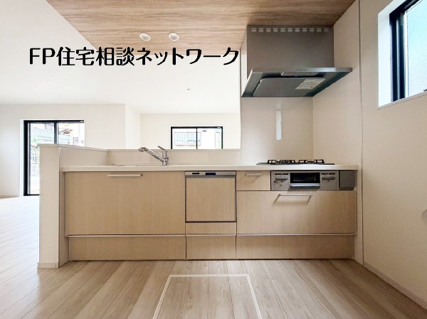 対面式のカウンターキッチンは出来上がったお料理をお子様が運ぶなど、お手伝いの機会も増えそうですね。