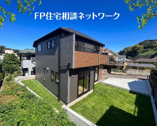 外観:緑に恵まれたエリアで、毎日のお散歩も気持ちよさそうです。自然に包まれた穏やかな暮らしができそうです。