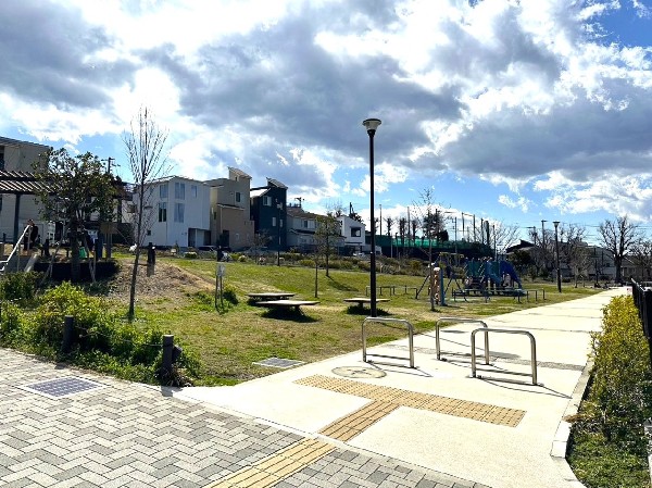 周辺環境:伊勢町もくせい公園(遠くにみなとみらいのランドマークも見えるキレイで開放感のある公園。複合遊具や健康遊具などがあり充実○)