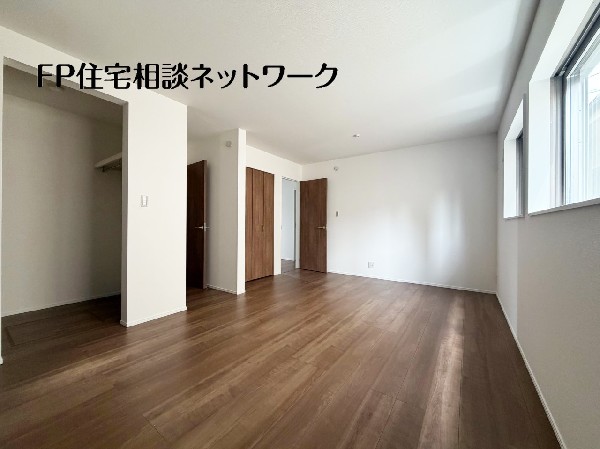 全室にクローゼットを完備しています。収納スペースを上手に使ってすっきりと快適な生活を送れます。