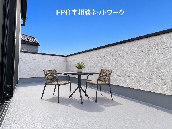 ルーフバルコニー付きです。天気の良い日にはテーブルとイスを並べて外でお食事なども楽しめます。