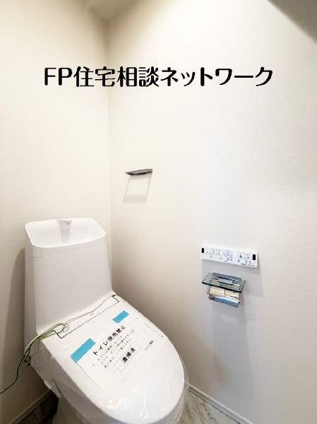 トイレは1階と2階に2カ所あります。朝の忙しい時間も慌てることなく使用できるので助かりますね。