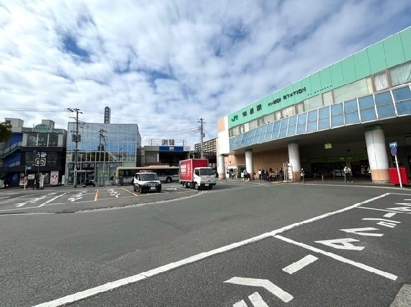周辺環境:鴨居駅(JR横浜線が通る駅。駅の北側には大規模ショッピングモール「ららぽーと横浜」が立地しています。)