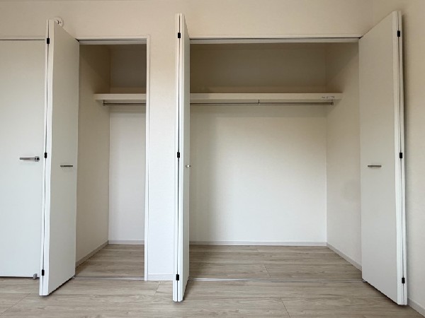 全居室にはクローゼットを完備。普段使いのお洋服や小物はもちろん、季節物のお洋服などもしっかり収納！