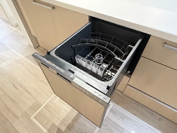 あったらいいなの代表的な設備である食洗機。ビルトイン型なので、おさまりもよく、使い勝手も良好です。