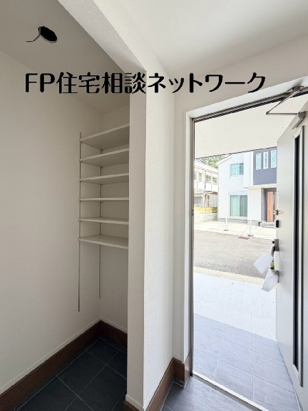 散らかりがちな玄関をスッキリと保てる玄関収納は、家の中に入る時最初に目に付く場所だからこだわりたい。