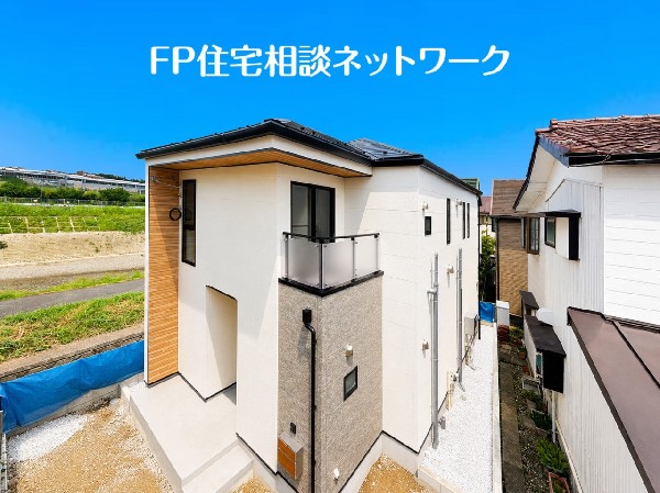 外観:緑に恵まれたエリアで、毎日のお散歩も気持ちよさそうです。自然に包まれた穏やかな暮らしができそうです。