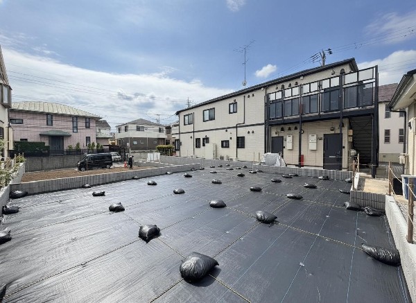 外観:落ち着きある住宅街、一種低層住居専用地域内に位置しています。日当りを大きく遮られることもありません。