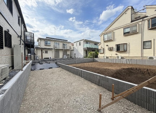 外観:カースペース2台分を確保した、ゆとりある住まい。セカンドカーの駐車はもちろん、来客時にも便利です。