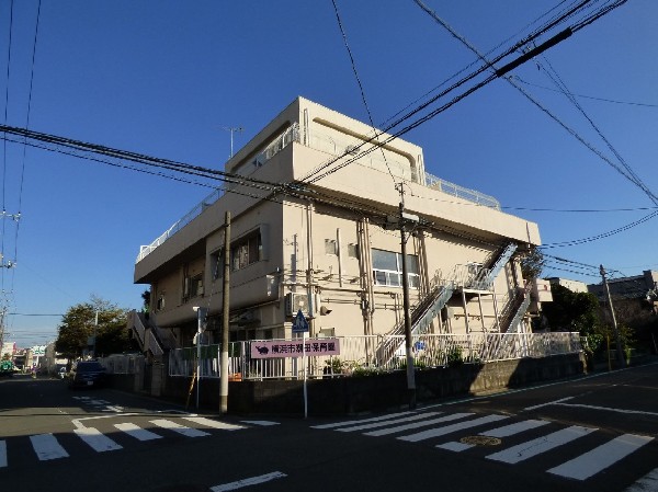 周辺環境:潮田保育園(家庭的で寛げる雰囲気の保育園。隣接する公園や園庭で土や砂を使って遊び、健康的な体作りをしています。)