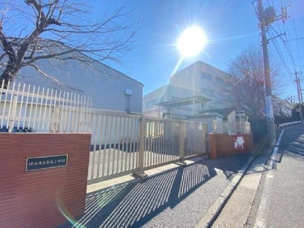 周辺環境:寺尾小学校(「トリムコース」という山道があるため、アスレチックをしたり生き物観察をしたりと自然の中で成長できる)