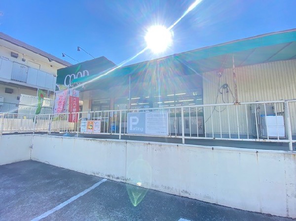 周辺環境:ユーコープ馬場店(地元の方に愛される小規模サイズのスーパー。組合員の声を反映したオリジナル商品づくりに力を入れる。 )