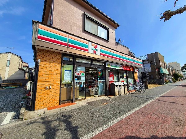 周辺環境:セブンイレブン平安町店(近所にあるだけで便利なコンビニ。暮らしに便利なサービスはもちろん、オリジナル食品も魅力的ですね。)