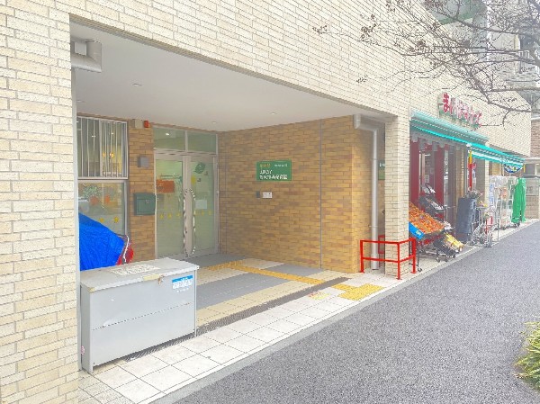 周辺環境:太陽の子鶴見市場保育園(2017年4月開園で綺麗な園です。京急「鶴見市場駅」より徒歩3分の場所にある便利な認可保育園です。)