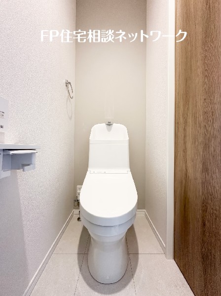 トイレは1階と2階に2カ所あります。朝の忙しい時間も慌てることなく使用できるので助かりますね。