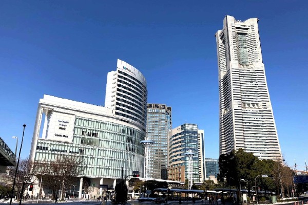 周辺環境:コレットマーレ(桜木町駅前にある複合商業施設。ファッション・雑貨ショップ、レストランの他に、映画館も入っています。)
