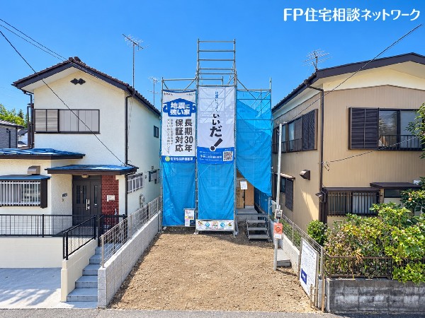 外観: 閑静な住宅地で子育て家族にピッタリ。快適な緑に恵まれたエリアで、ゆとりある住環境が整っています。 