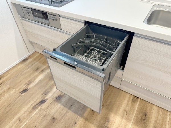 あったらいいなの代表的な設備である食洗機。ビルトイン型なので、おさまりもよく、使い勝手も良好です。