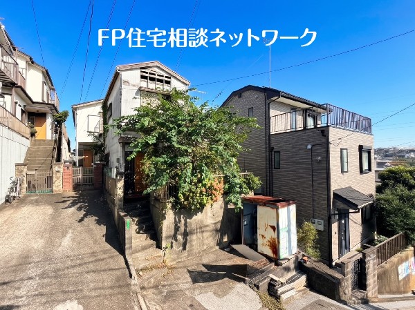 外観:南ひな壇で通風・陽当り良好！室内には太陽の光はもちろん、爽やかな風が通り抜け、居心地の良い住まいに。