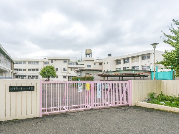 周辺環境:調布市立布田小学校