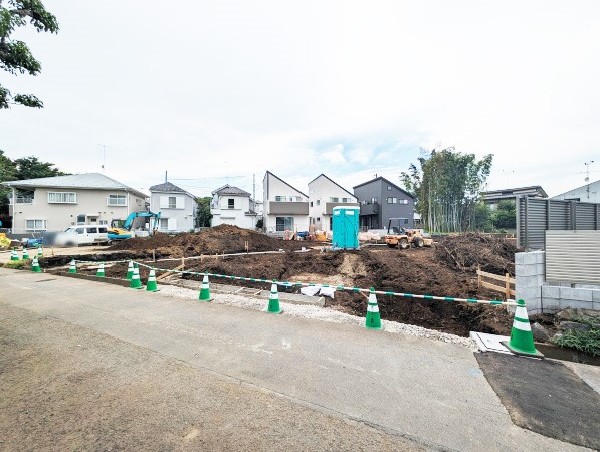 外観:前面道路含む現地土地写真