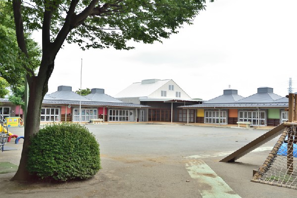 周辺環境:国分寺けやき幼稚園(文教地区にある緑豊かな私立幼稚園です。)