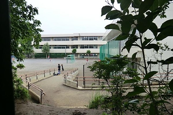 周辺環境:西東京市立上向台小学校