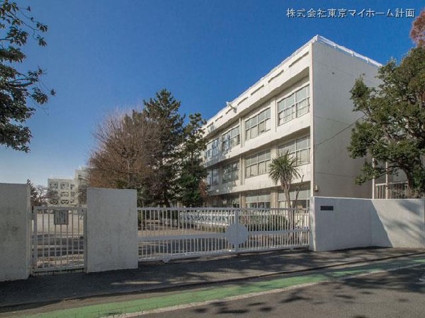 周辺環境:府中市立府中第六小学校(自分で学べる子・仲よく助け合う子・たくましい子の育成に努めている学校です。)