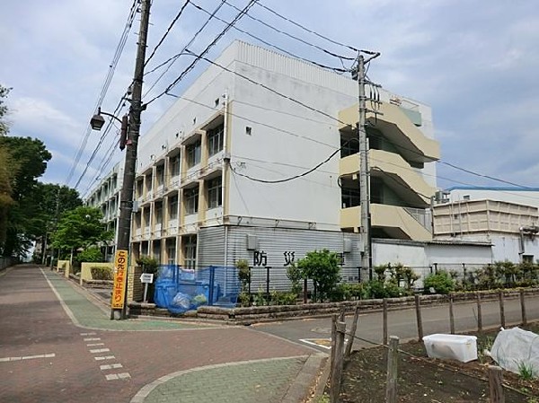 周辺環境:三鷹市立第七中学校(教育目標は「よく考え、進んで学ぶ生徒・自ら心と体を鍛える生徒・よく協力し、他を思いやる生徒・地域に進んで奉仕する生徒」です。)