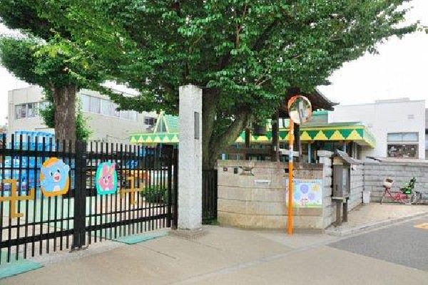 周辺環境:長久寺学園幼稚園(健康な心身づくりを第一の目標とした仏教的精神に基づいて、心身を健全に育成し生命を大切にします。)