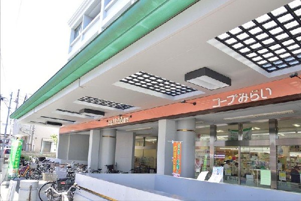 周辺環境:コープ西調布店まで900m 駅近で深夜(駅近で深夜まで営業、新鮮な品揃えが魅力のスーパー。)