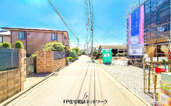 外観:季節の移ろいを感じられる立地。休日は四季を感じながら、ジョギングをしたり、お子様と一緒に遊べる公園がすぐ近くに。わが家のお庭感覚で利用できる公園が近くにあると、お子様も伸び伸び成長してくれますね！