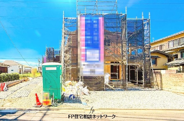 外観:閑静な住宅地で子育て家族にピッタリ。毎日のお散歩も快適な緑に恵まれたエリアで、自然に包まれた穏やかな暮らしを実現するための、ゆとりある住環境が整っています。緑の潤いを感じながらホッと生活できそう。