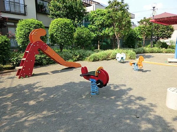 周辺環境:野ヶ谷公園( 遊具が充実しており、子どもたちが楽しめる広場がある公園です。)
