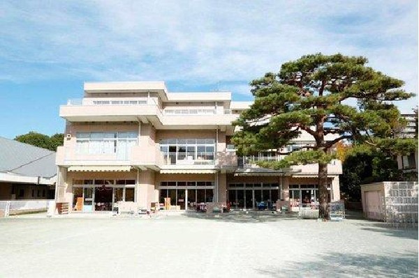 周辺環境:晃華学園マリアの園幼稚園(子どもたちが、伸び伸びとそして活き活きと自信をもって楽しく園生活を送ることができるように見守ってまいります。)