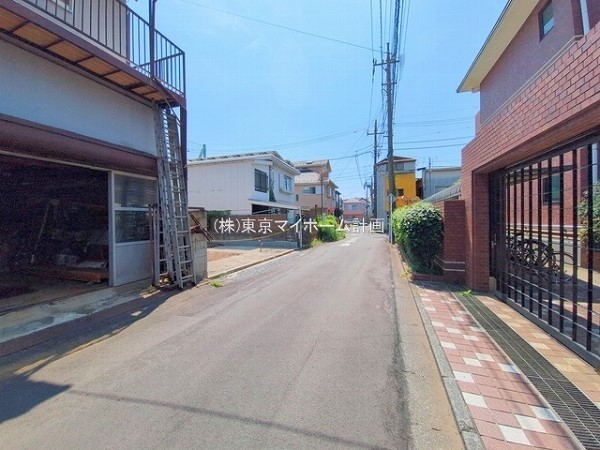 外観:前面道路含む現地土地写真