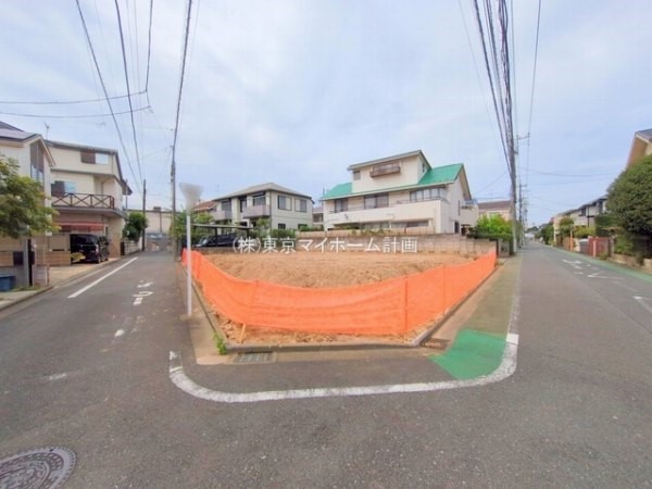 外観:前面道路含む現地土地写真