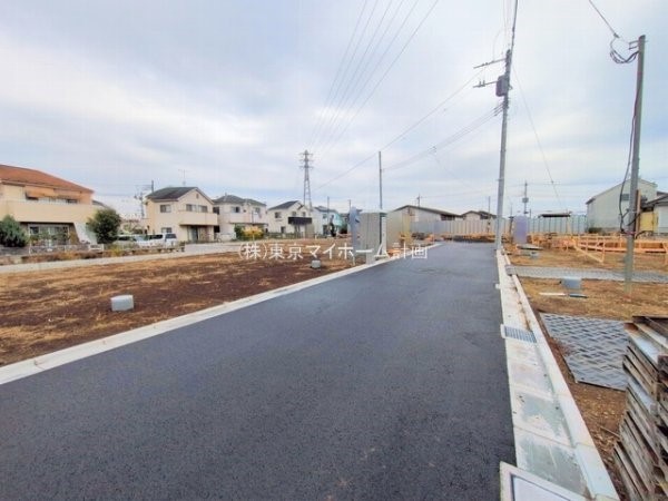 外観:前面道路含む現地土地写真