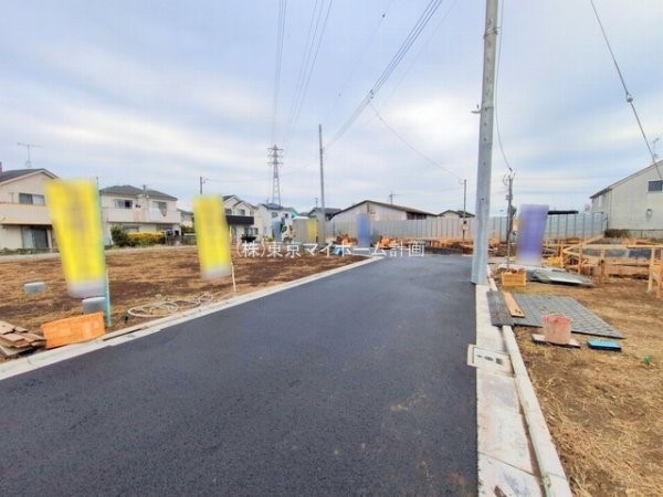 外観:前面道路含む現地土地写真