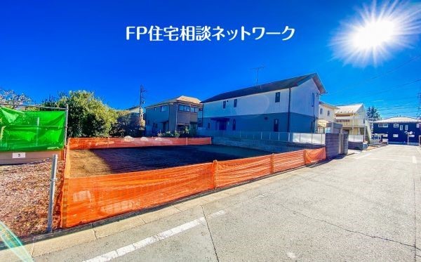 外観:前面道路含む現地土地写真