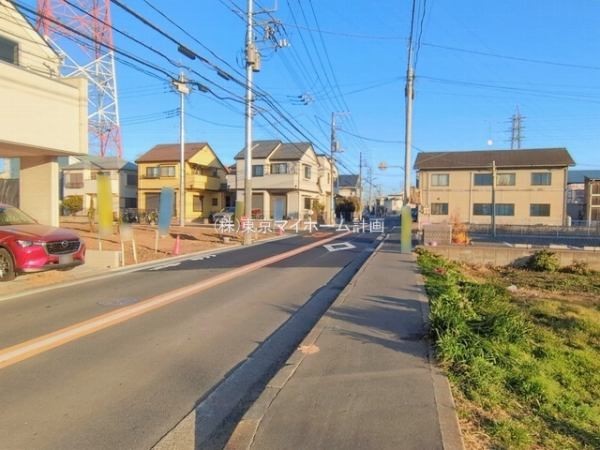 外観:前面道路含む現地土地写真