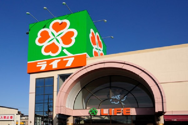 周辺環境:ライフ新座店(生鮮食料品や加工食品、惣菜、婦人や紳士、子供、服飾雑貨などの衣料品や生活関連品など幅広い品ぞろえのスーパーです。 )
