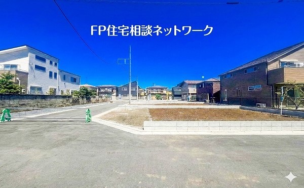 外観:前面道路含む現地土地写真